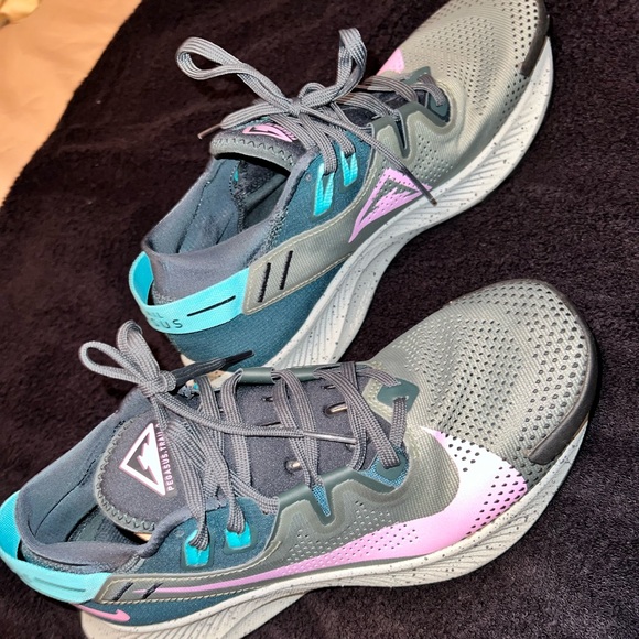 NIKE Air Zoom Pegasus Trail 2 Running Shoe - Spiral Sage & Atomic Teal - Picture 8 of 10